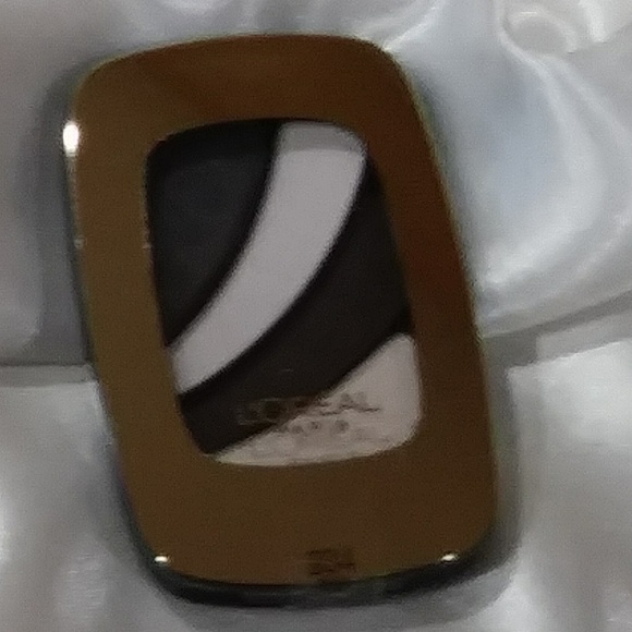 BEAUTIFUL PACKAGE OF 3 L'OREAL EYESHADOWS. NEW!!! - Picture 4 of 7